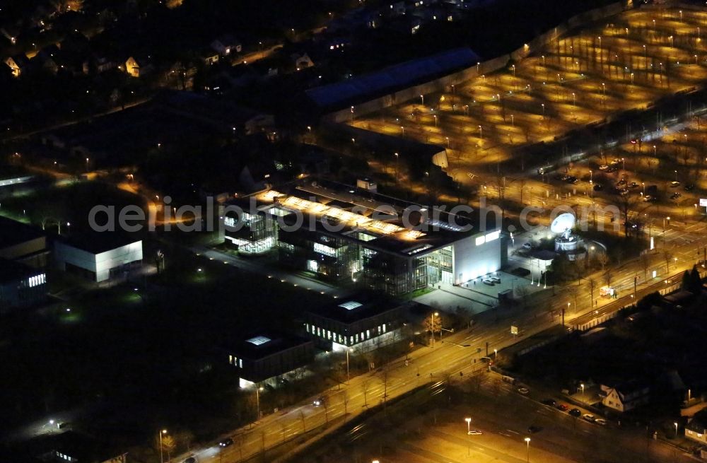 Aerial photograph at night Erfurt - Night lighting Complex of buildings with satellite dishes on the transmitter broadcasting center MDR Thueringen Landesfunkhaus Erfurt in the district Hochheim in Erfurt in the state Thuringia, Germany