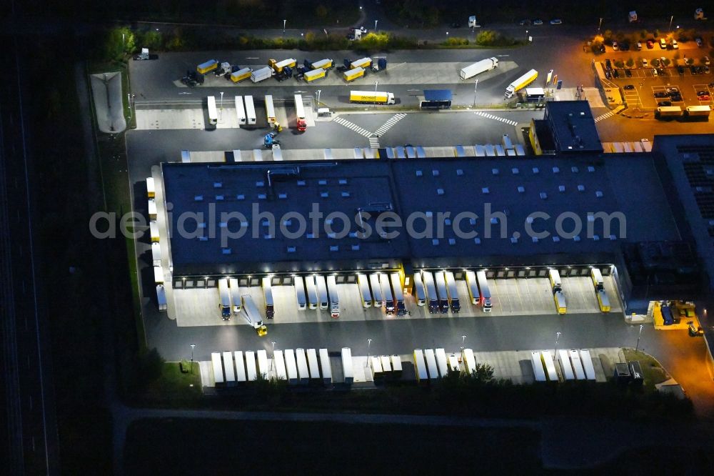 Dissen am Teutoburger Wald at night from the bird perspective: Night lighting Building complex and distribution center on the site of Dachser SE Food Logistics on Konpweg in Dissen am Teutoburger Wald in the state Lower Saxony, Germany