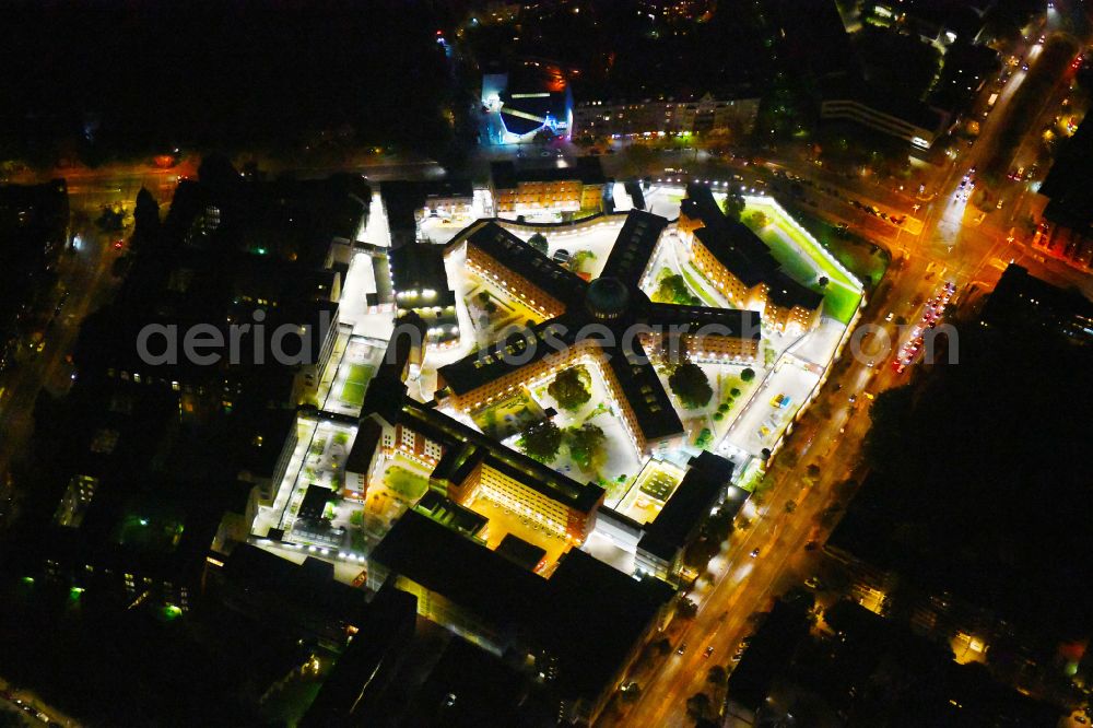 Aerial image at night Berlin - Night lighting Prison grounds and high security fence Prison Berlin-Moabit in Alt-Moabit in the district Moabit in Berlin, Germany