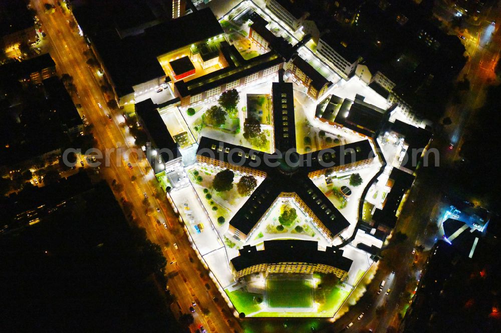 Aerial photograph at night Berlin - Night lighting Prison grounds and high security fence Prison Berlin-Moabit in Alt-Moabit in the district Moabit in Berlin, Germany