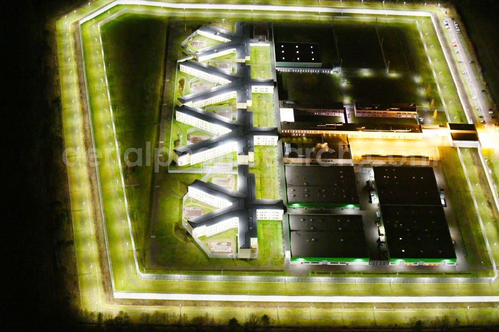 Burg at night from the bird perspective: Night lighting prison grounds and high security fence Prison in Burg in the state Saxony-Anhalt