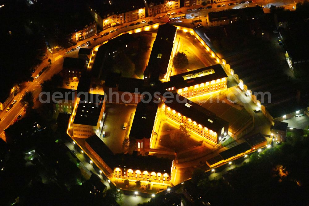 Aerial photograph at night Münster - Night lighting Prison grounds and high security fence Prison on Gartenstrasse in Muenster in the state North Rhine-Westphalia, Germany