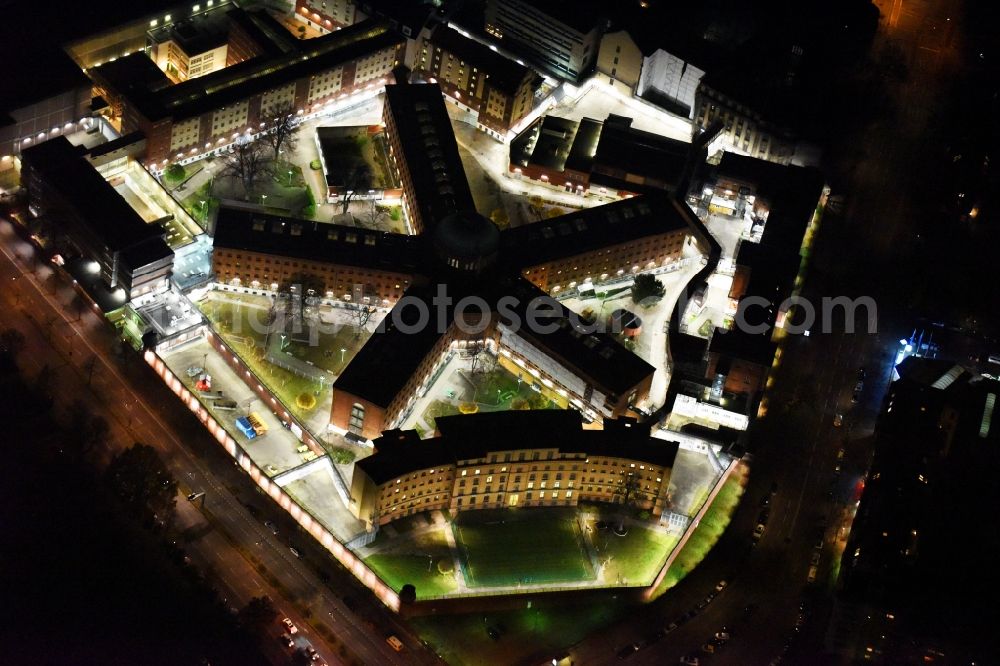 Aerial photograph at night Berlin - Night view of prison grounds and high security fence Prison Moabit in Alt-Moabit in Berlin