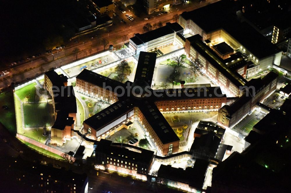 Berlin at night from the bird perspective: Night view of prison grounds and high security fence Prison Moabit in Alt-Moabit in Berlin