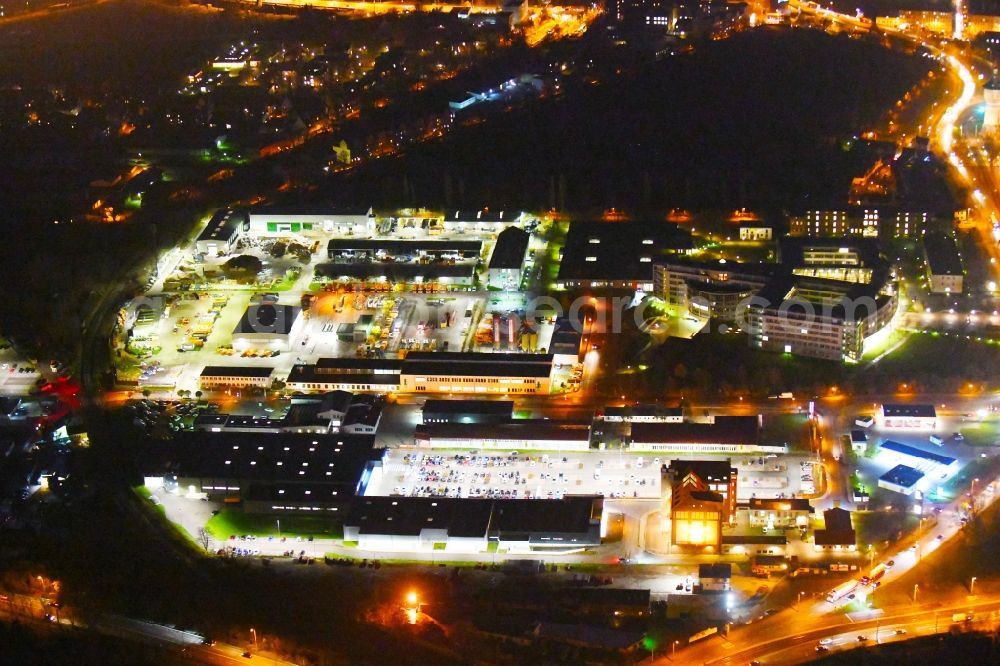 Halle (Saale) at night from above - Night lighting Site waste and recycling sorting of Wertstoffmarkt - Hallesche Wasser and Stadtwirtschaft on Aeussere Hordorfer Strasse in Halle (Saale) in the state Saxony-Anhalt, Germany