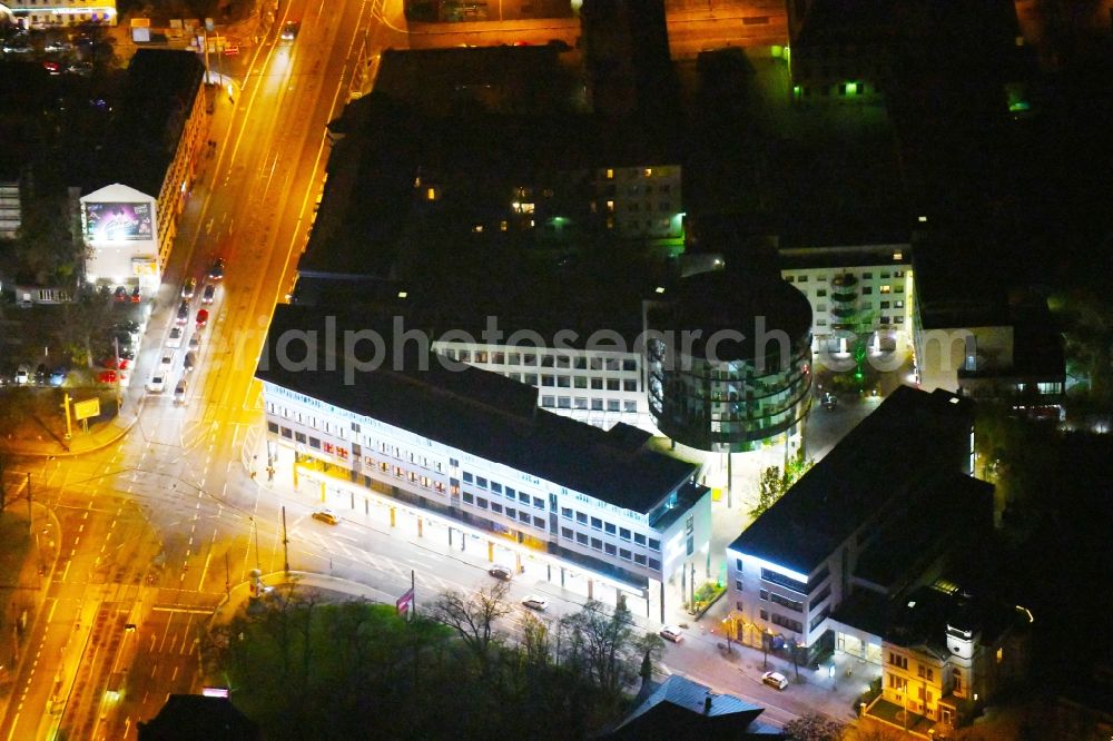 Aerial photograph at night Leipzig - Night lighting at the office building Gohils Arkaden with shopping center and medical center in the district Gohlis in Leipzig in the state Saxony, Germany. Involved company is GOLDBECK PROCENTER GmbH