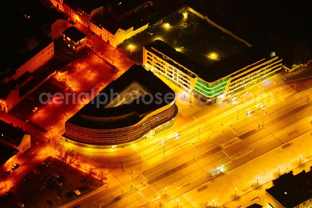 Aerial photograph at night Brandenburg an der Havel - Night lighting health and medical center Gesundheitszentrum RECURA GmbH MVZ An Der Havel on Johonn-Carl-Sybel-Strasse in Brandenburg an der Havel in the state Brandenburg, Germany