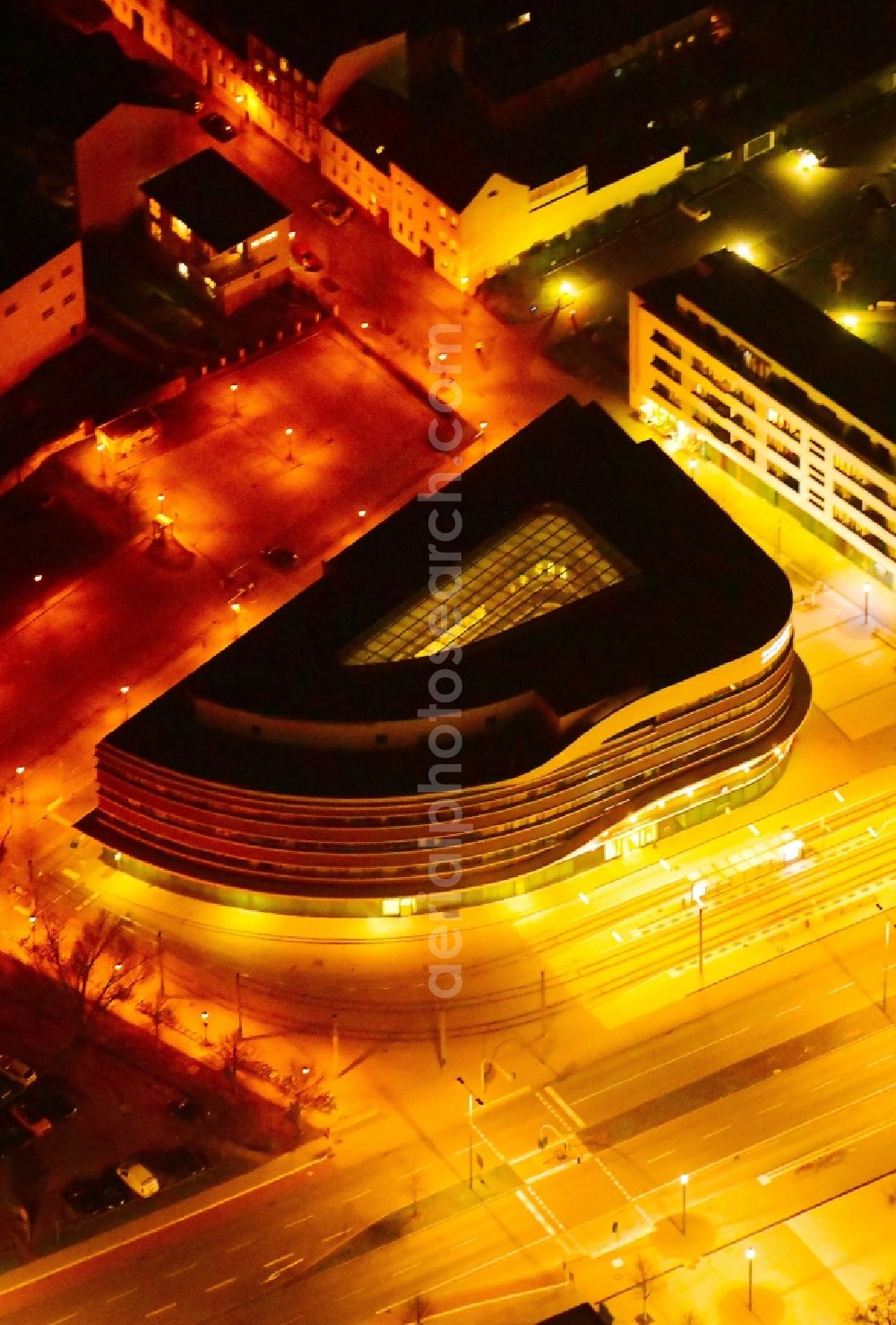 Aerial image at night Brandenburg an der Havel - Night lighting health and medical center Gesundheitszentrum RECURA GmbH MVZ An Der Havel on Johonn-Carl-Sybel-Strasse in Brandenburg an der Havel in the state Brandenburg, Germany