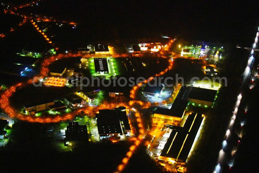 Aerial photograph at night Ludwigsfelde - Night lighting Industrial estate and company settlement of Brandenburg Park Immobilien GmbH in Ludwigsfelde in the state Brandenburg, Germany