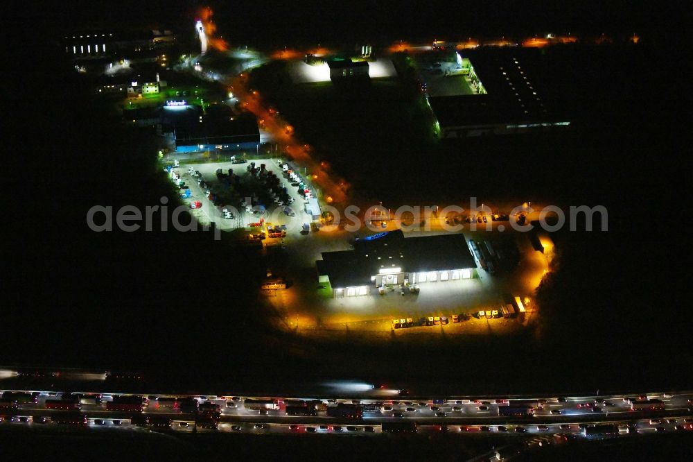 Aerial image at night Ludwigsfelde - Night lighting Industrial estate and company settlement of Brandenburg Park Immobilien GmbH in Ludwigsfelde in the state Brandenburg, Germany