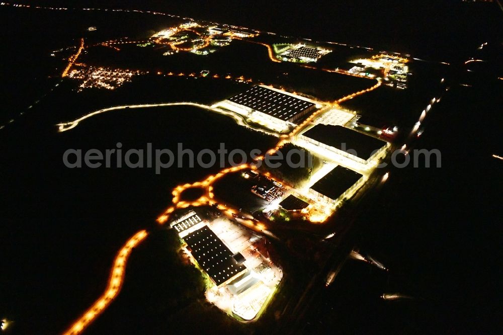 Ludwigsfelde at night from the bird perspective: Night lighting industrial estate and company settlement Brandenburg Park in Ludwigsfelde in the state Brandenburg, Germany