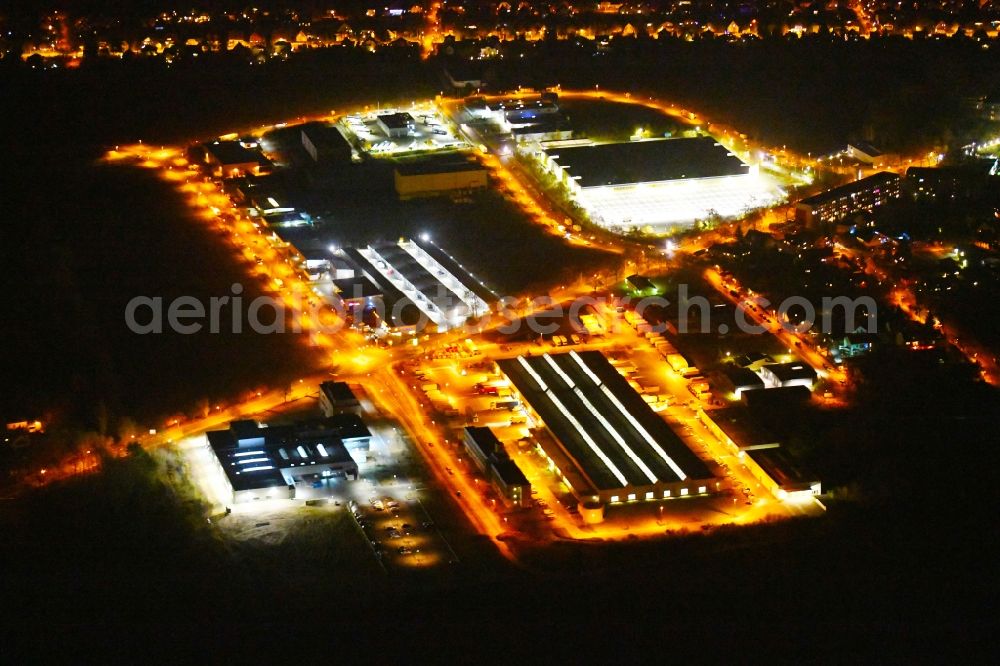 Aerial image at night Stahnsdorf - Night lighting Industrial estate and company settlement with the Briefzentrum Stahnsdorf on Ruhlsdorfer Strasse in Stahnsdorf in the state Brandenburg, Germany