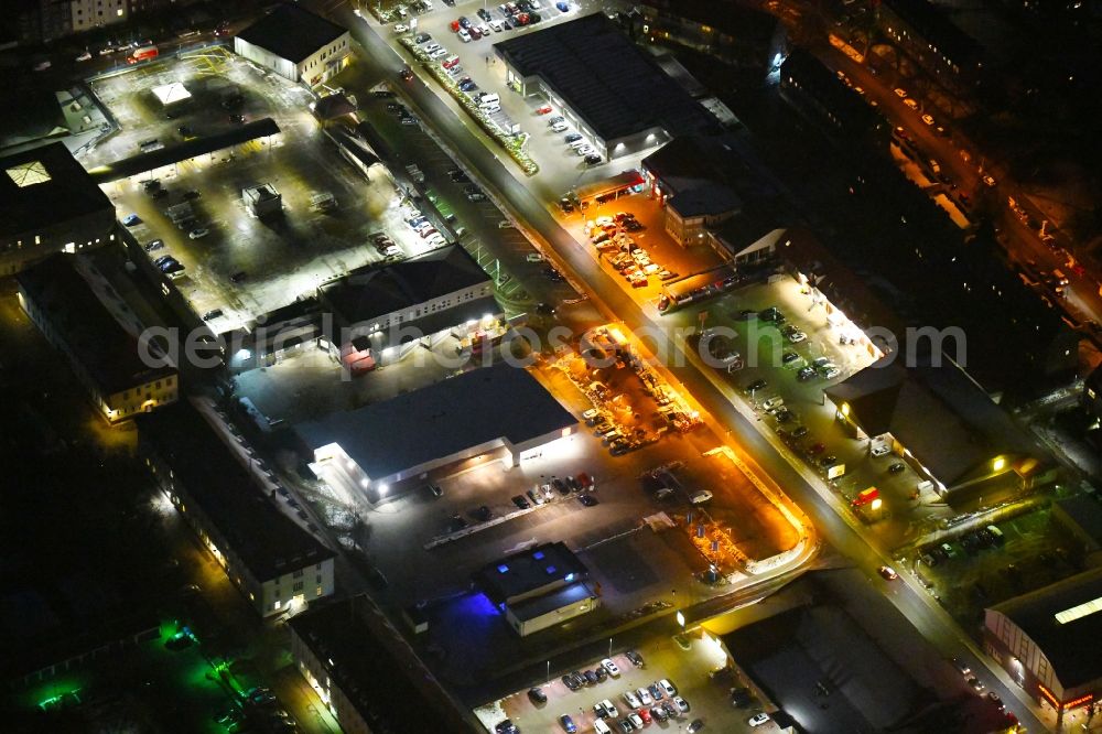 Aerial photograph at night Lübeck - Night lighting industrial estate and company settlement Kantstrasse in the district Marli - Brandenbaum in Luebeck in the state Schleswig-Holstein, Germany