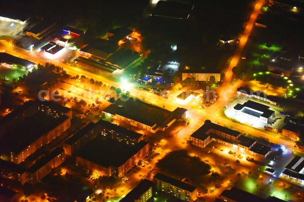 Güstrow at night from the bird perspective: Night lighting Industrial estate and company settlement Rostocker Chaussee in Guestrow in the state Mecklenburg - Western Pomerania, Germany