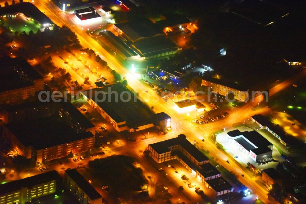 Aerial photograph at night Güstrow - Night lighting Industrial estate and company settlement Rostocker Chaussee in Guestrow in the state Mecklenburg - Western Pomerania, Germany