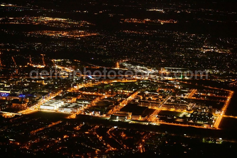 Berlin at night from the bird perspective: Night lighting industrial estate and company settlement Technologiepark Adlershof in the district Adlershof - Johannisthal in Berlin, Germany