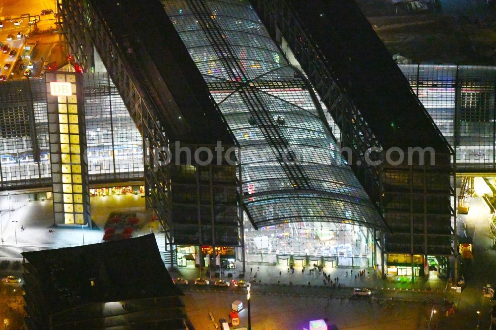 Aerial photograph at night Berlin - Night lighting Track progress and building of the main station of the railway in Berlin, Germany