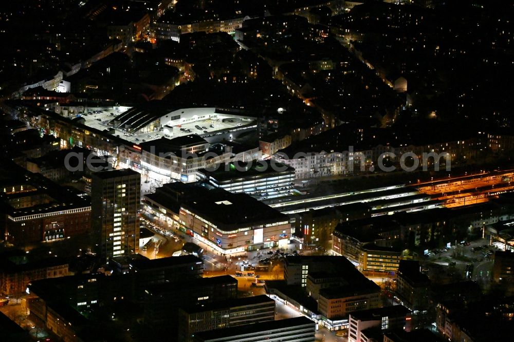 Aerial image at night Hamburg - Night lights and lighting track layout and station building of the Deutsche Bahn at the station Hamburg-Altona at the EKZ shopping center Mercado in the district Altona in Hamburg, Germany