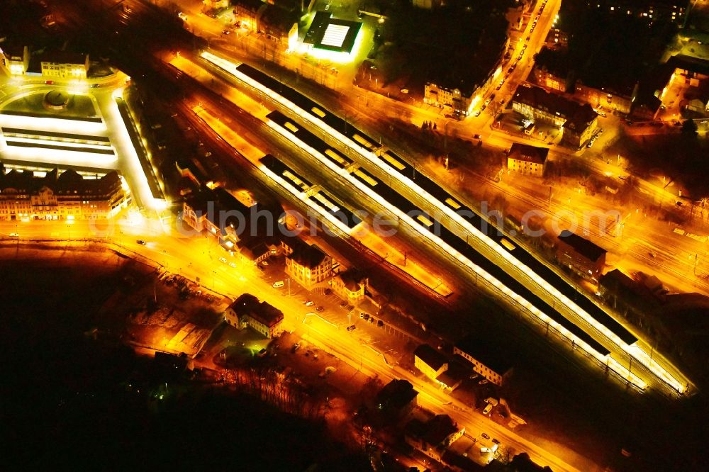 Eisenach at night from the bird perspective: Night lighting station railway building of the Deutsche Bahn in Eisenach in the state Thuringia, Germany