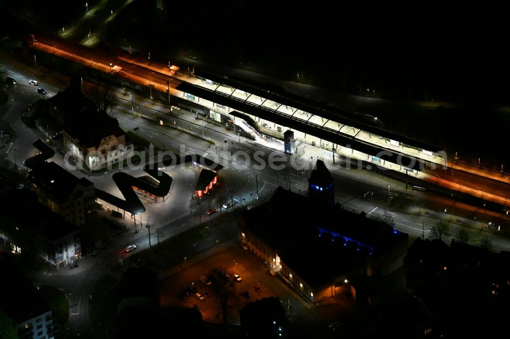 Aerial photograph at night Jena - Night lighting station railway building of the Deutsche Bahn Paradiesbahnhof in Jena in the state Thuringia, Germany