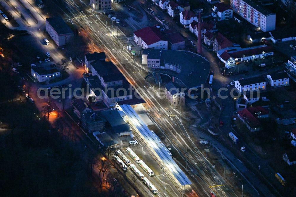 Aerial photograph at night Meiningen - Night lighting train station railway building on Lindenallee in Meiningen in the state Thuringia, Germany