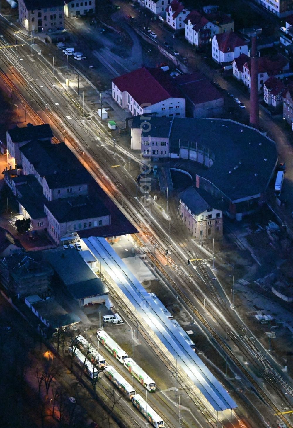 Aerial image at night Meiningen - Night lighting train station railway building on Lindenallee in Meiningen in the state Thuringia, Germany