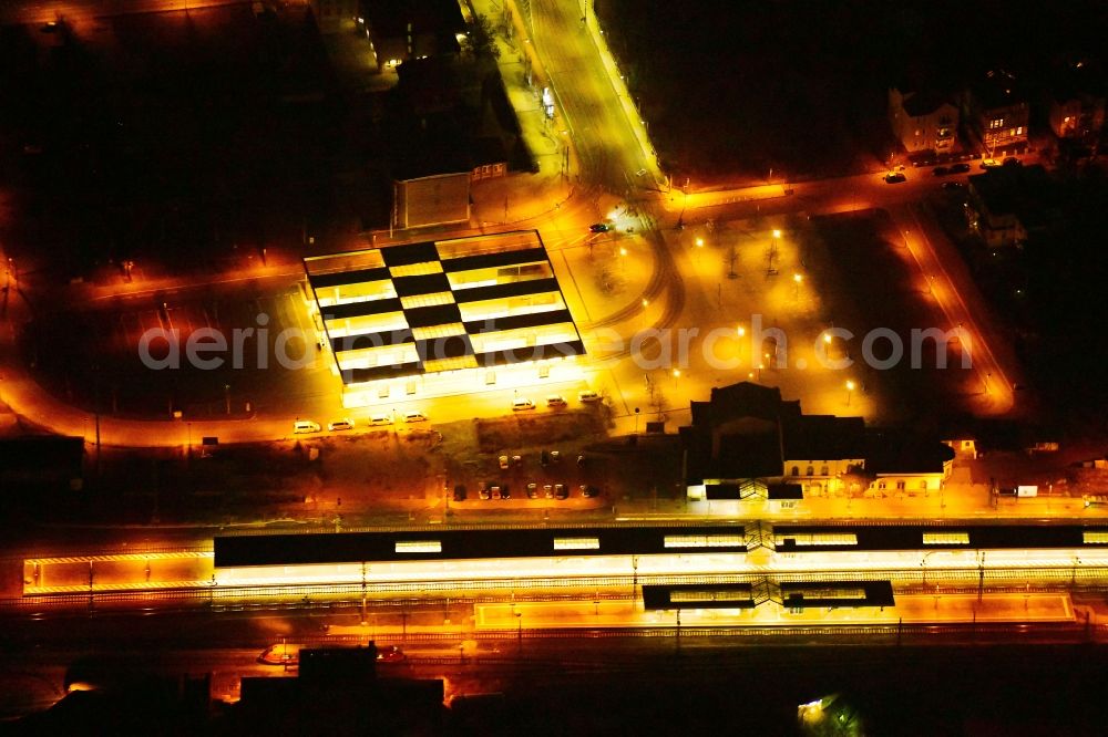 Gotha at night from the bird perspective: Night lighting station railway building of the Deutsche Bahn in Gotha in the state Thuringia, Germany