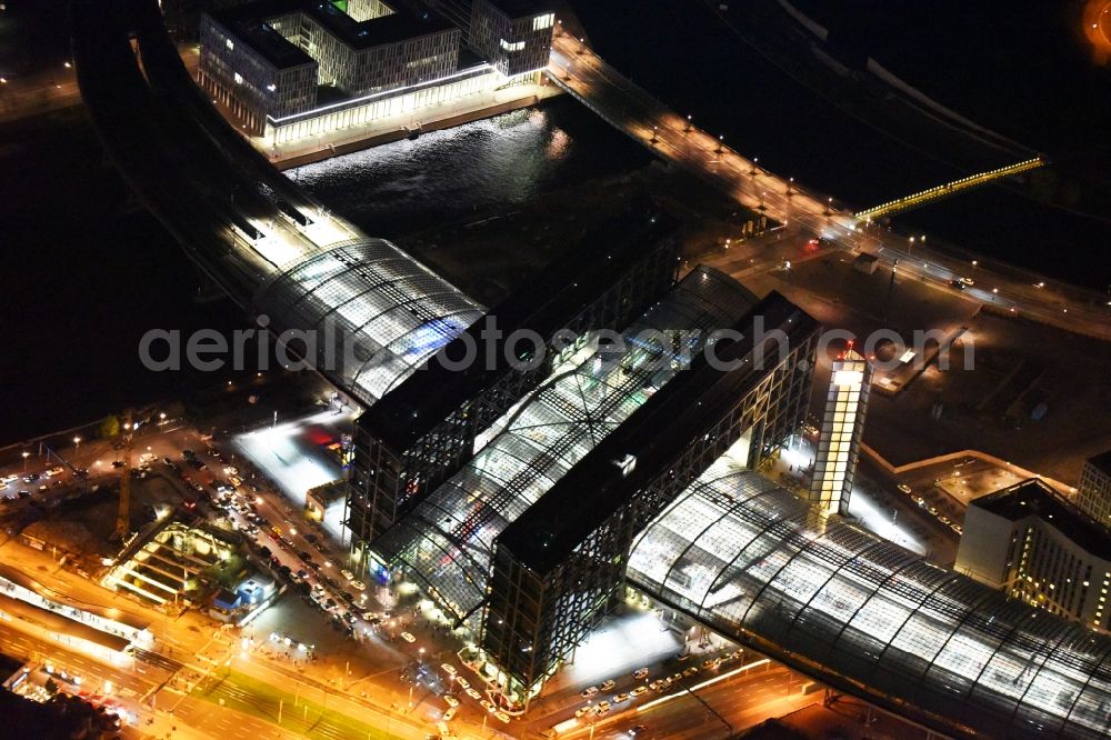 Berlin at night from the bird perspective: Night view of track progress and building of the main station of the railway in Berlin in Germany