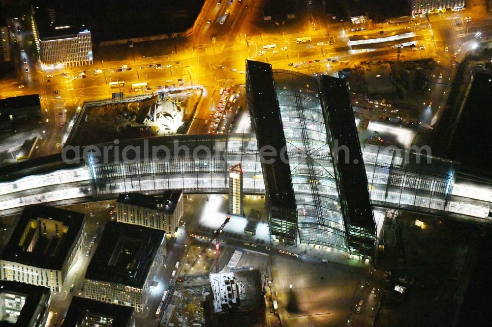 Berlin at night from the bird perspective: Night lighting Track progress and building of the main station of the railway in Berlin, Germany