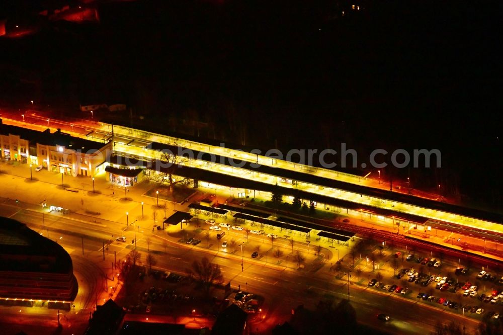 Aerial photograph at night Brandenburg an der Havel - Night lighting track progress and building of the main station of the railway in Brandenburg an der Havel in the state Brandenburg, Germany