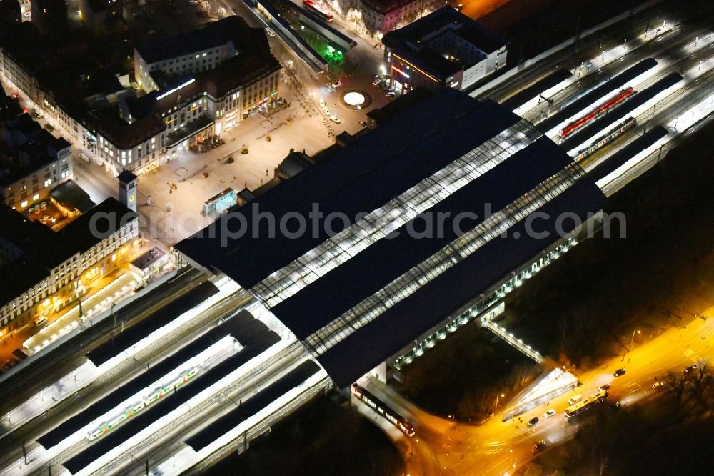 Aerial image at night Erfurt - Night lighting track progress and building of the main station of the railway in Erfurt in the state Thuringia, Germany