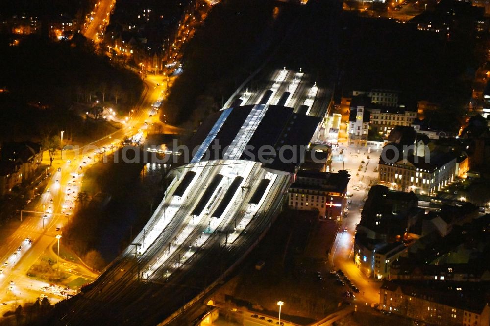 Erfurt at night from the bird perspective: Night lighting track progress and building of the main station of the railway in Erfurt in the state Thuringia, Germany