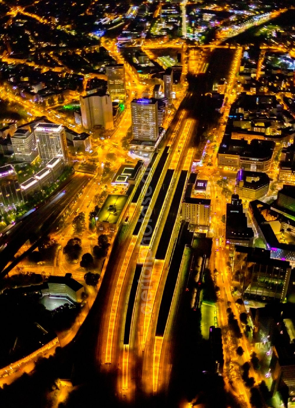 Aerial image at night Essen - Night lighting track progress and building of the main station of the railway in Essen at Ruhrgebiet in the state North Rhine-Westphalia, Germany