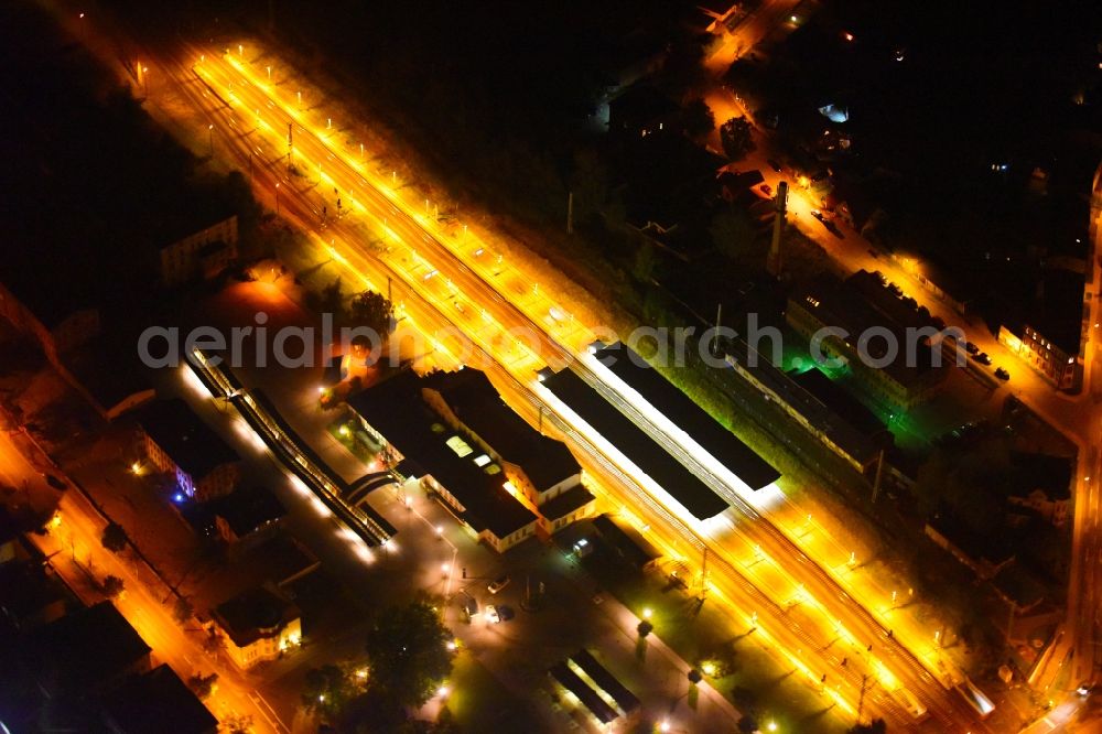 Aerial image at night Güstrow - Night lighting Track progress and building of the main station of the railway in Guestrow in the state Mecklenburg - Western Pomerania, Germany