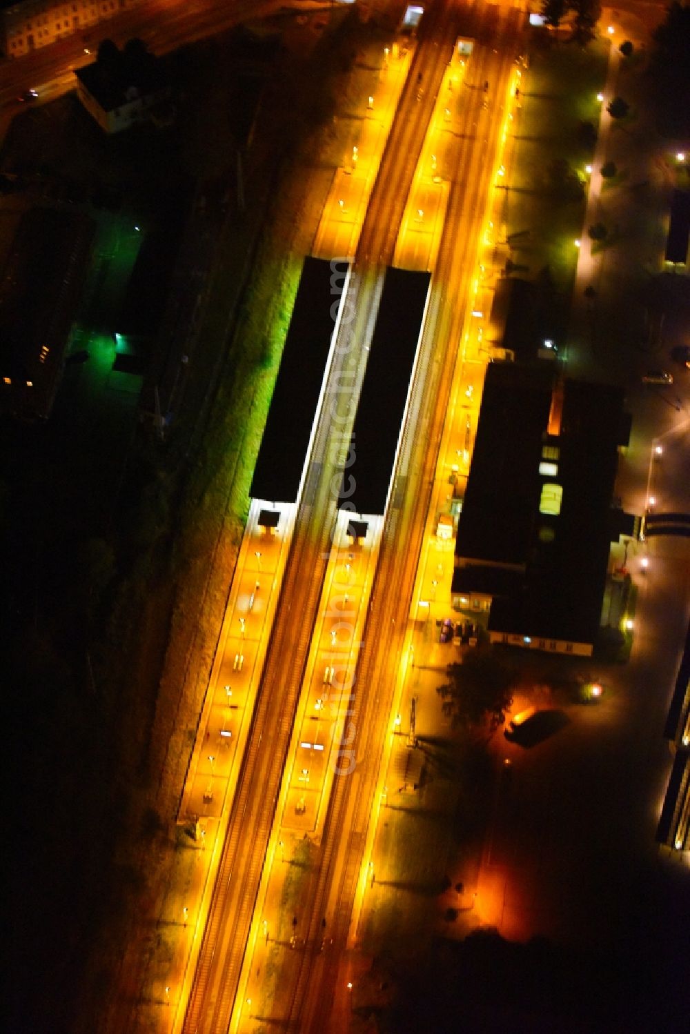 Güstrow at night from the bird perspective: Night lighting Track progress and building of the main station of the railway in Guestrow in the state Mecklenburg - Western Pomerania, Germany