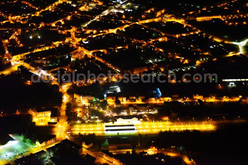 Aerial photograph at night Güstrow - Night lighting Track progress and building of the main station of the railway in Guestrow in the state Mecklenburg - Western Pomerania, Germany