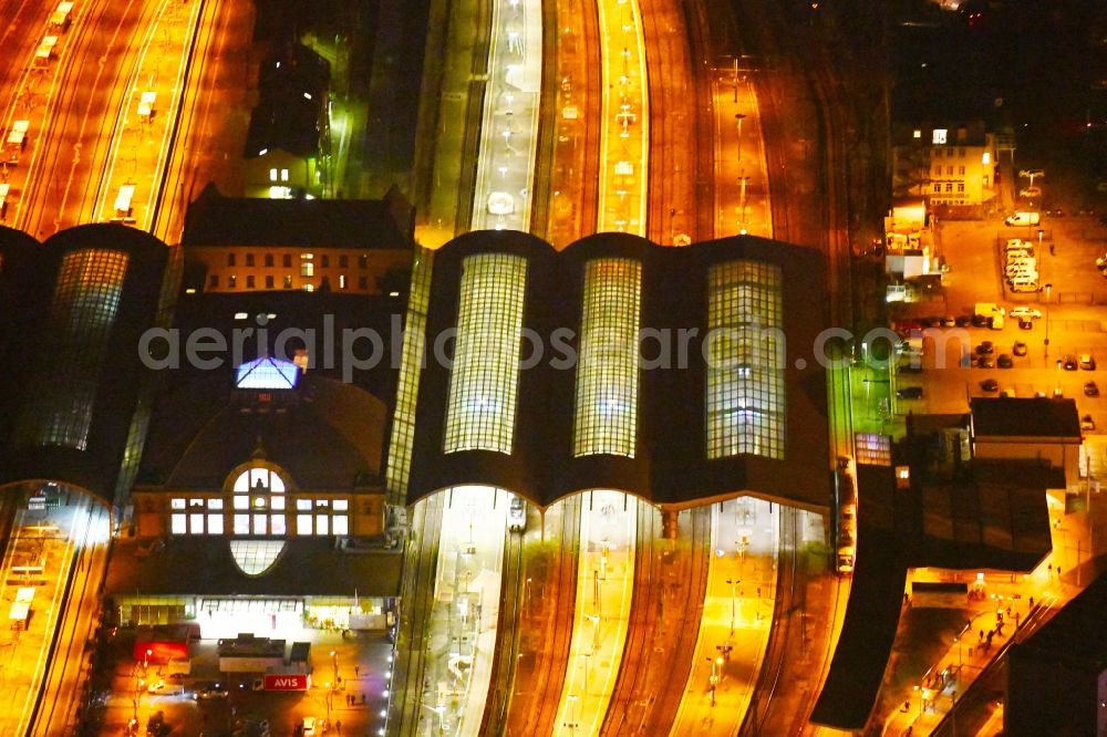 Halle (Saale) at night from the bird perspective: Night lighting Track progress and building of the main station of the railway in Halle (Saale) in the state Saxony-Anhalt, Germany