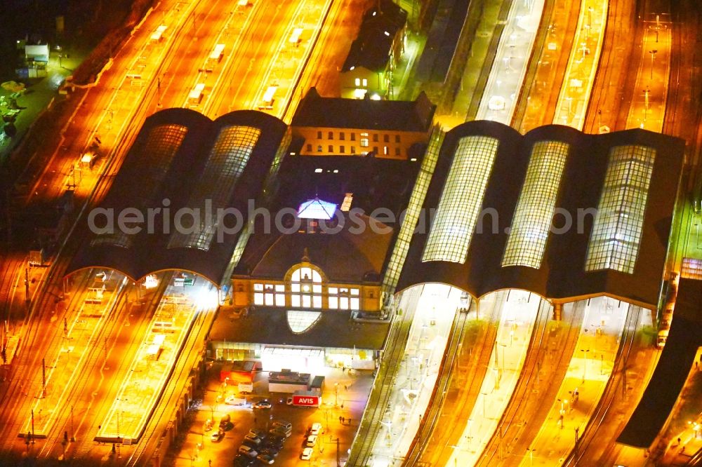 Aerial photograph at night Halle (Saale) - Night lighting Track progress and building of the main station of the railway in Halle (Saale) in the state Saxony-Anhalt, Germany