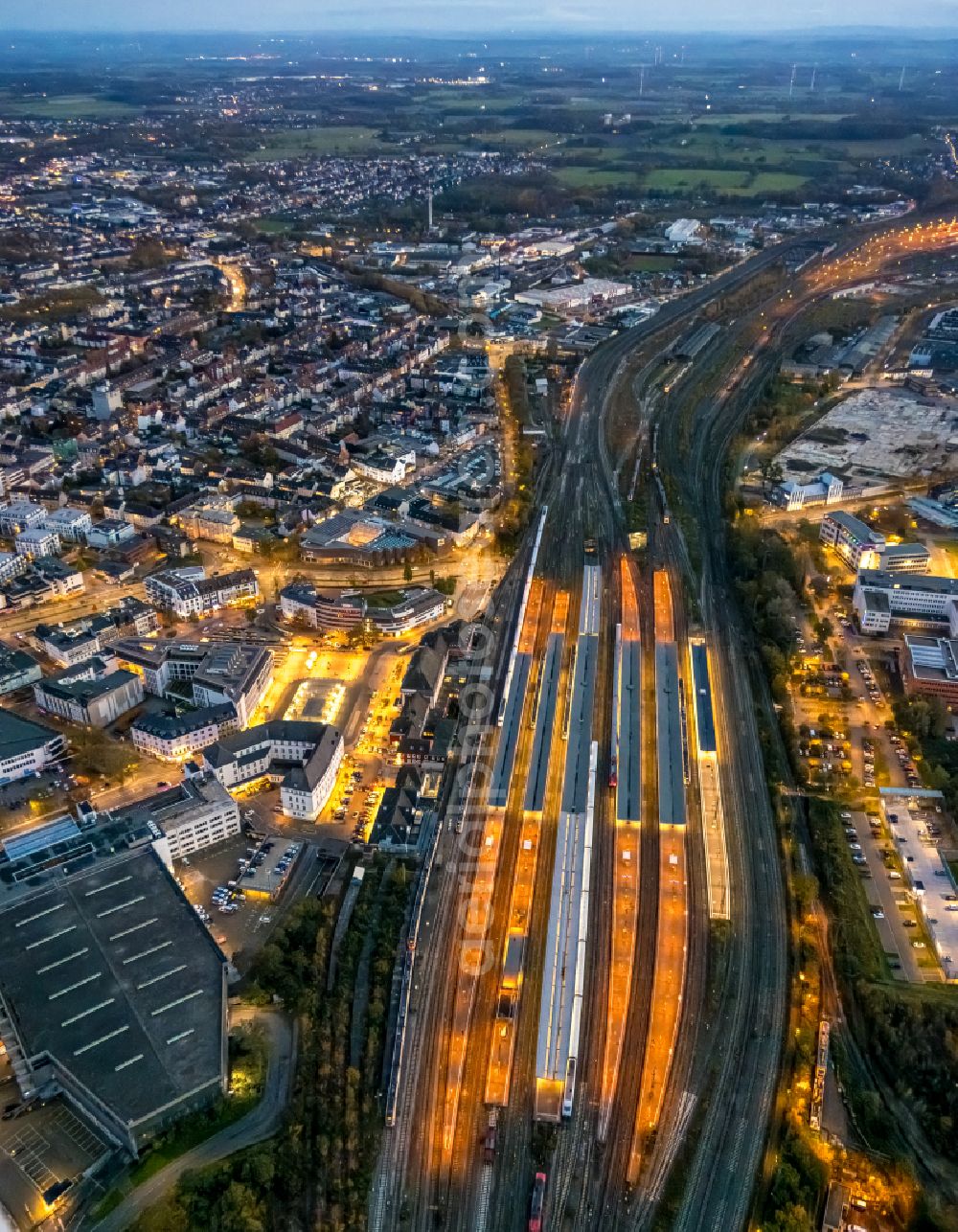 Hamm at night from the bird perspective: Night lighting track progress and building of the main station of the railway in Hamm at Ruhrgebiet in the state North Rhine-Westphalia, Germany