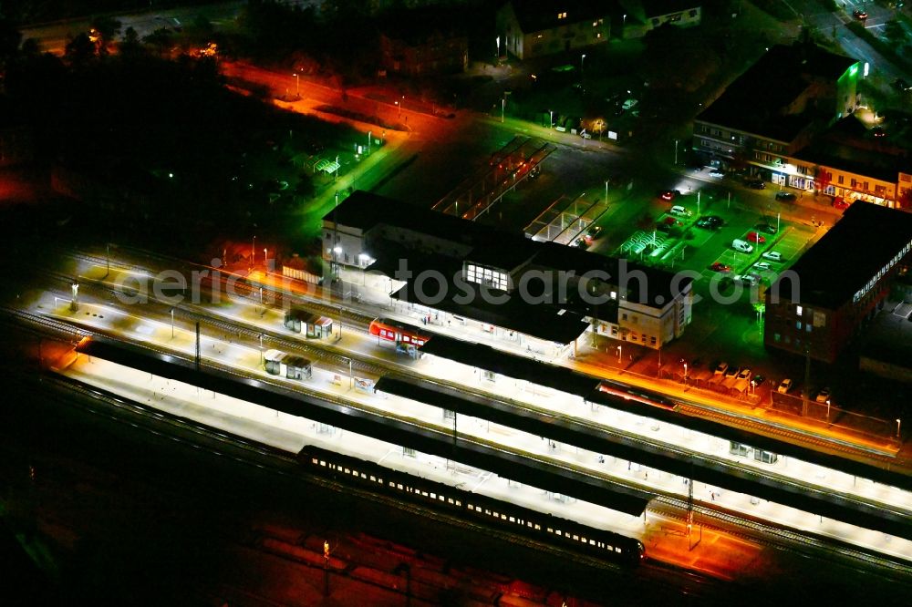 Homburg at night from the bird perspective: Night lighting track progress and building of the main station of the railway in Homburg in the state Saarland, Germany