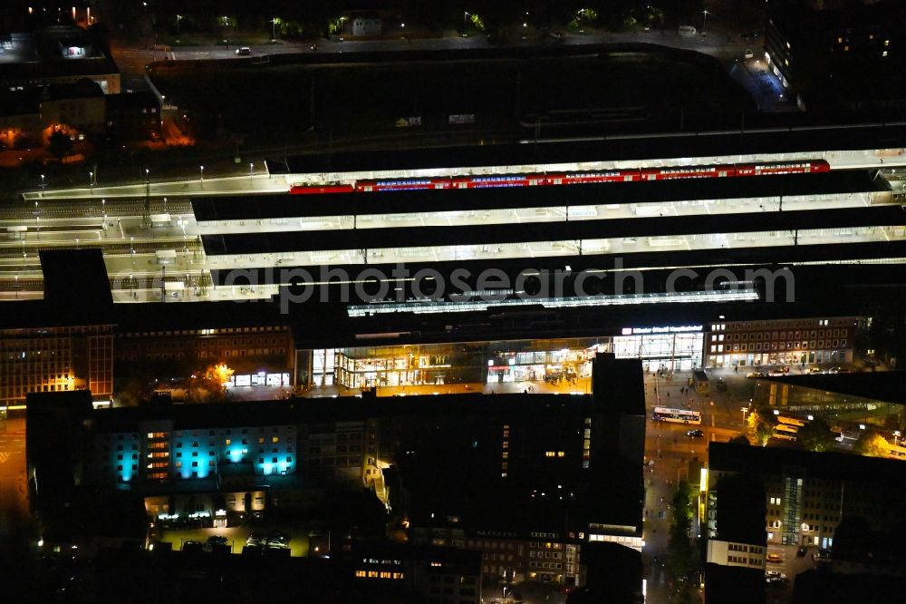 Aerial photograph at night Münster - Night lighting Track progress and building of the main station of the railway in Muenster in the state North Rhine-Westphalia, Germany