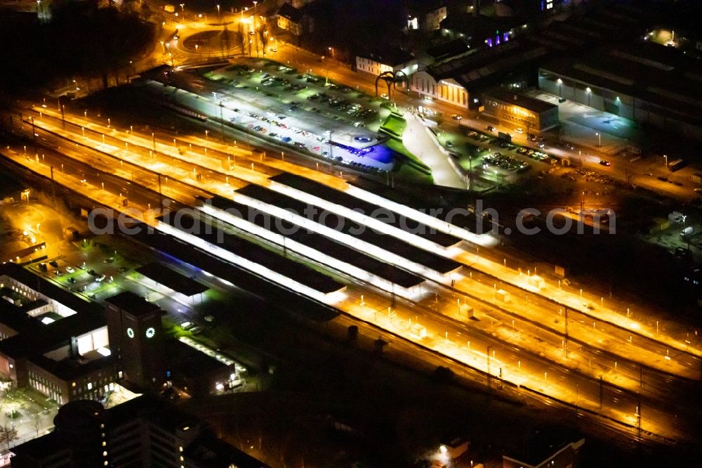 Oberhausen at night from the bird perspective: Night lighting track progress and building of the main station of the railway in Oberhausen in the state North Rhine-Westphalia