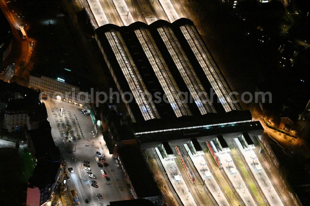 Lübeck at night from the bird perspective: Night lighting main station of the railway in the district Sankt Lorenz Sued in Luebeck in the state Schleswig-Holstein