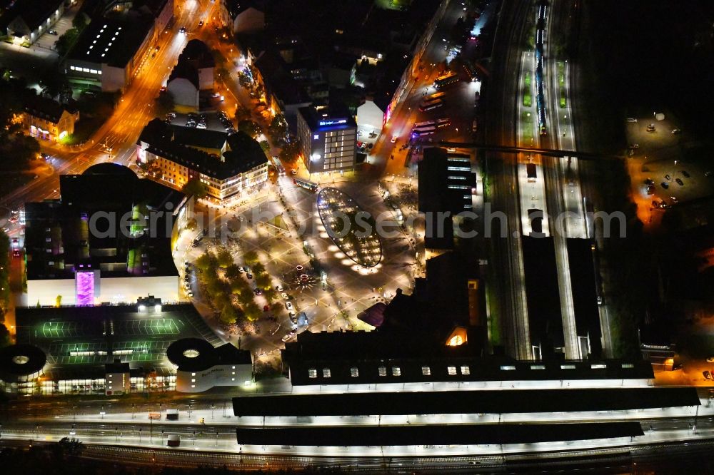 Osnabrück at night from the bird perspective: Night lighting Track progress and building of the main station of the railway in the district Innenstadt in Osnabrueck in the state Lower Saxony, Germany