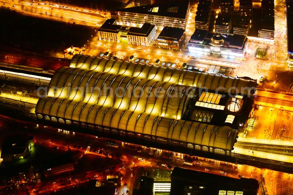 Aerial photograph at night Dresden - Night lighting track progress and building of the main station of the railway in Dresden in the state Saxony, Germany