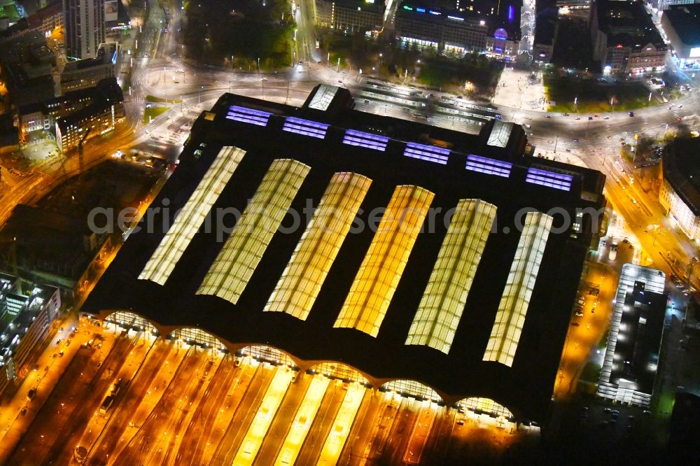 Leipzig at night from the bird perspective: Night lighting view over the building of the main station in Leipzig in Saxony