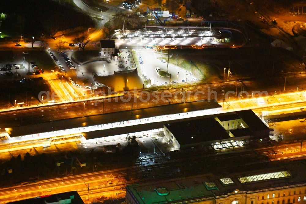 Aerial photograph at night Magdeburg - Night lighting Track progress and building of the main station of the railway in the district Zentrum in Magdeburg in the state Saxony-Anhalt, Germany