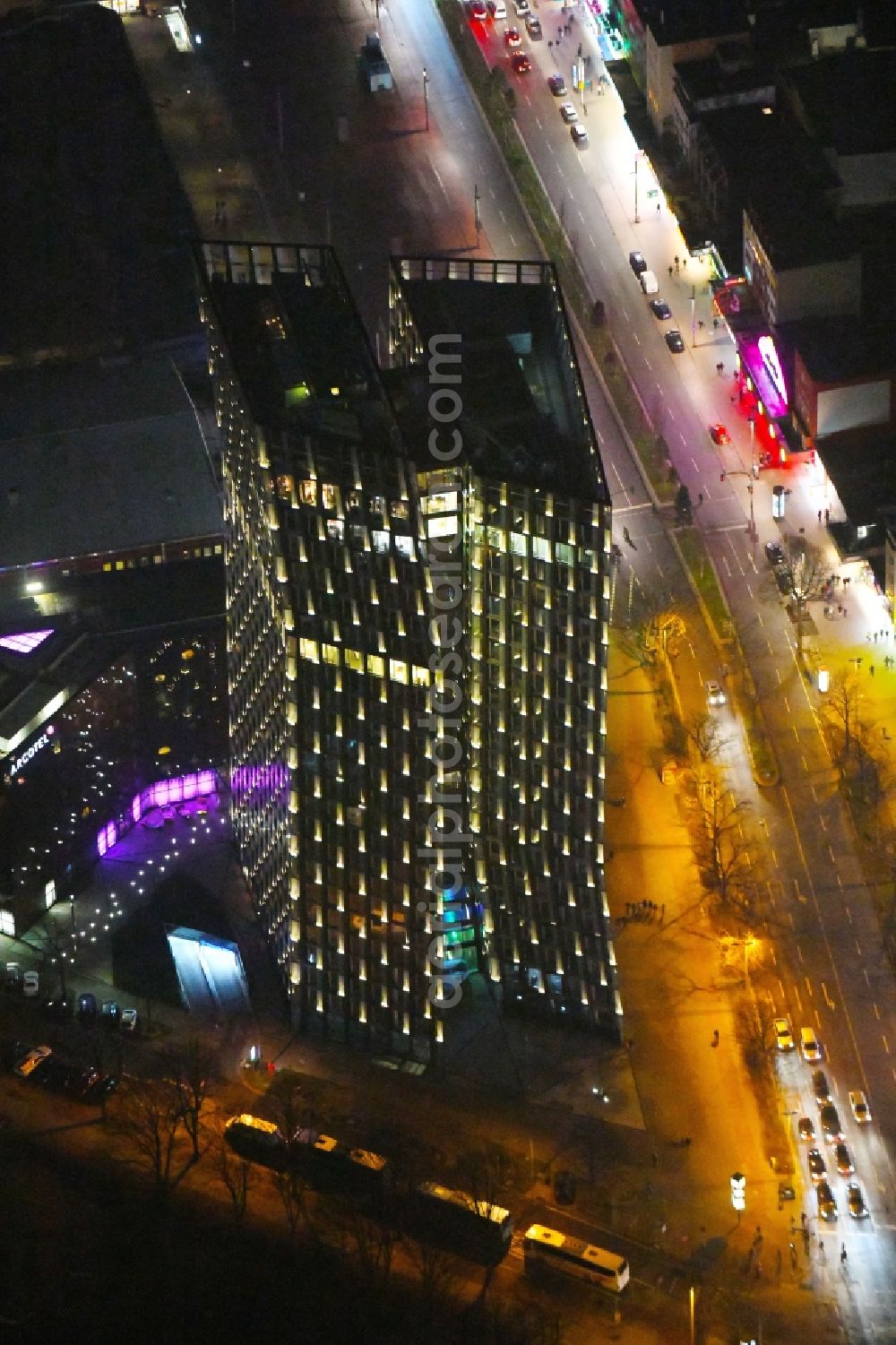 Aerial image at night Hamburg - Night lighting skyscraper - Ensemble - complex Dancing Towers on the Reeperbahn in the district St. Pauli in Hamburg