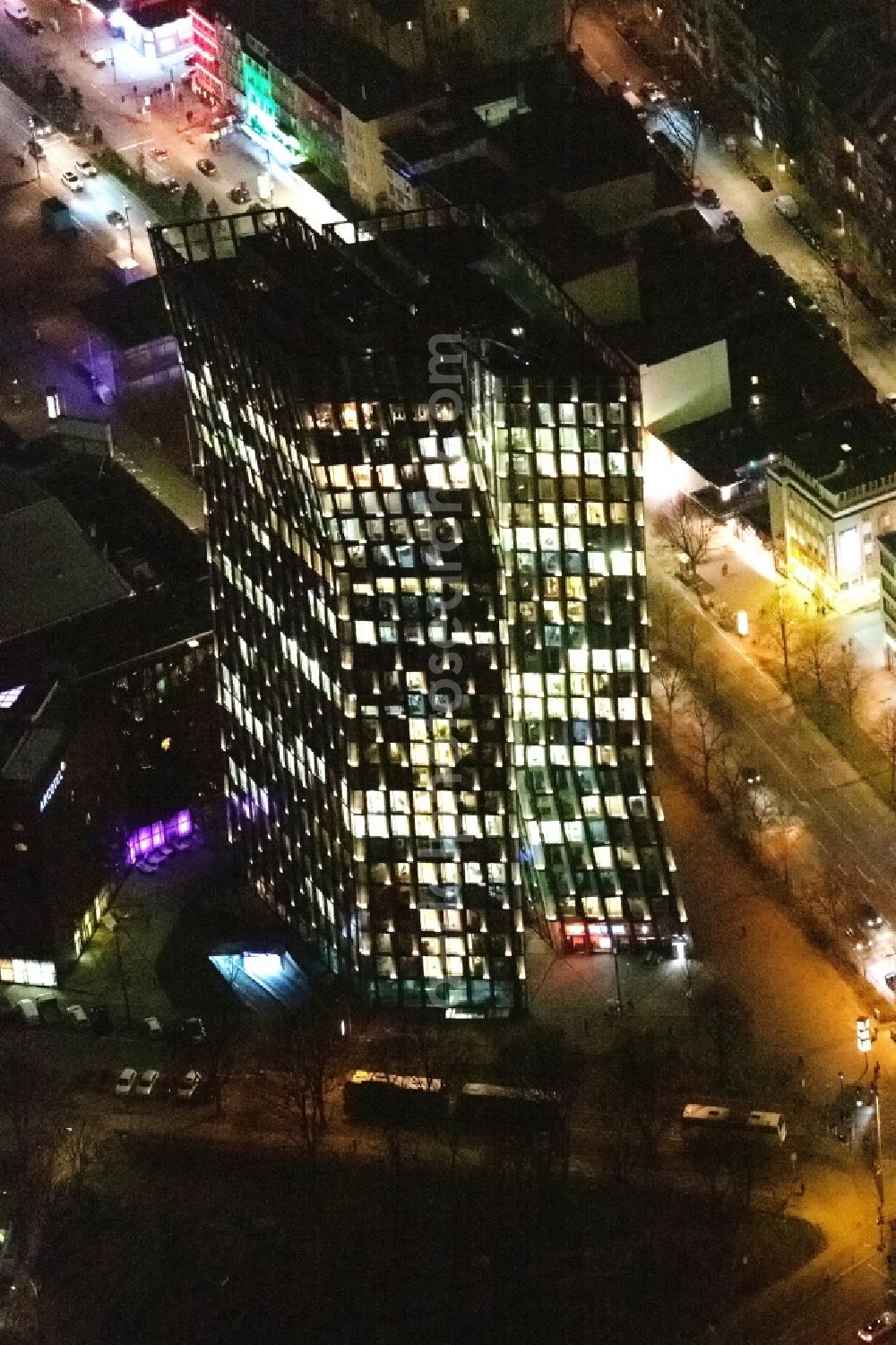 Hamburg at night from the bird perspective: Night lighting high-rise ensemble of Tanzende Tuerme on corner Reeperbahn - Zirkusweg in the district Sankt Pauli in Hamburg, Germany