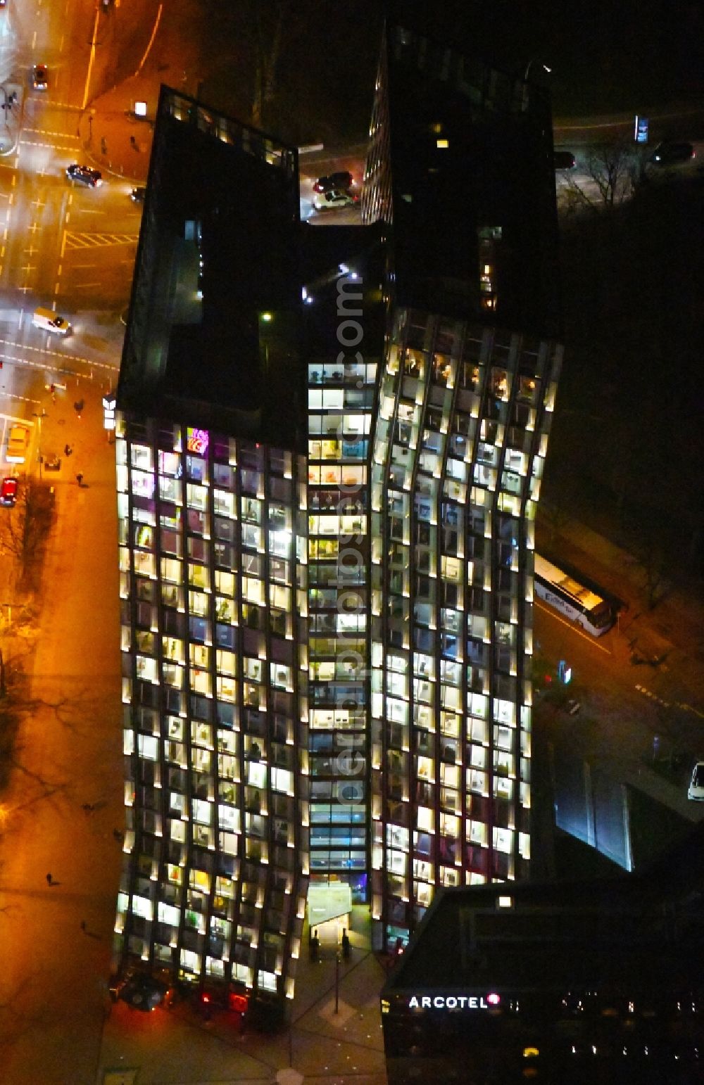 Hamburg at night from the bird perspective: Night lighting high-rise ensemble of Tanzende Tuerme on corner Reeperbahn - Zirkusweg in the district Sankt Pauli in Hamburg, Germany